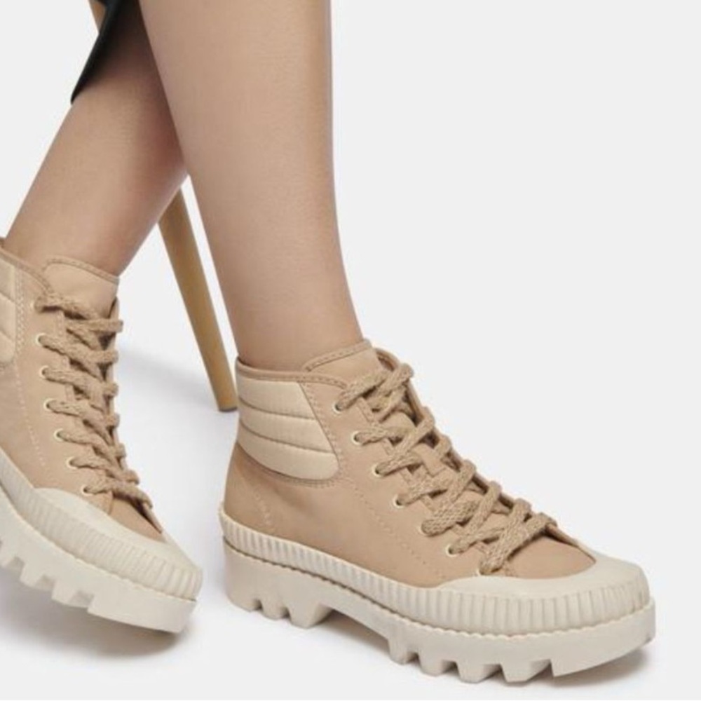 Dolce Vita women’s Ociana boots shoes Sz 9.5 Sneakers
